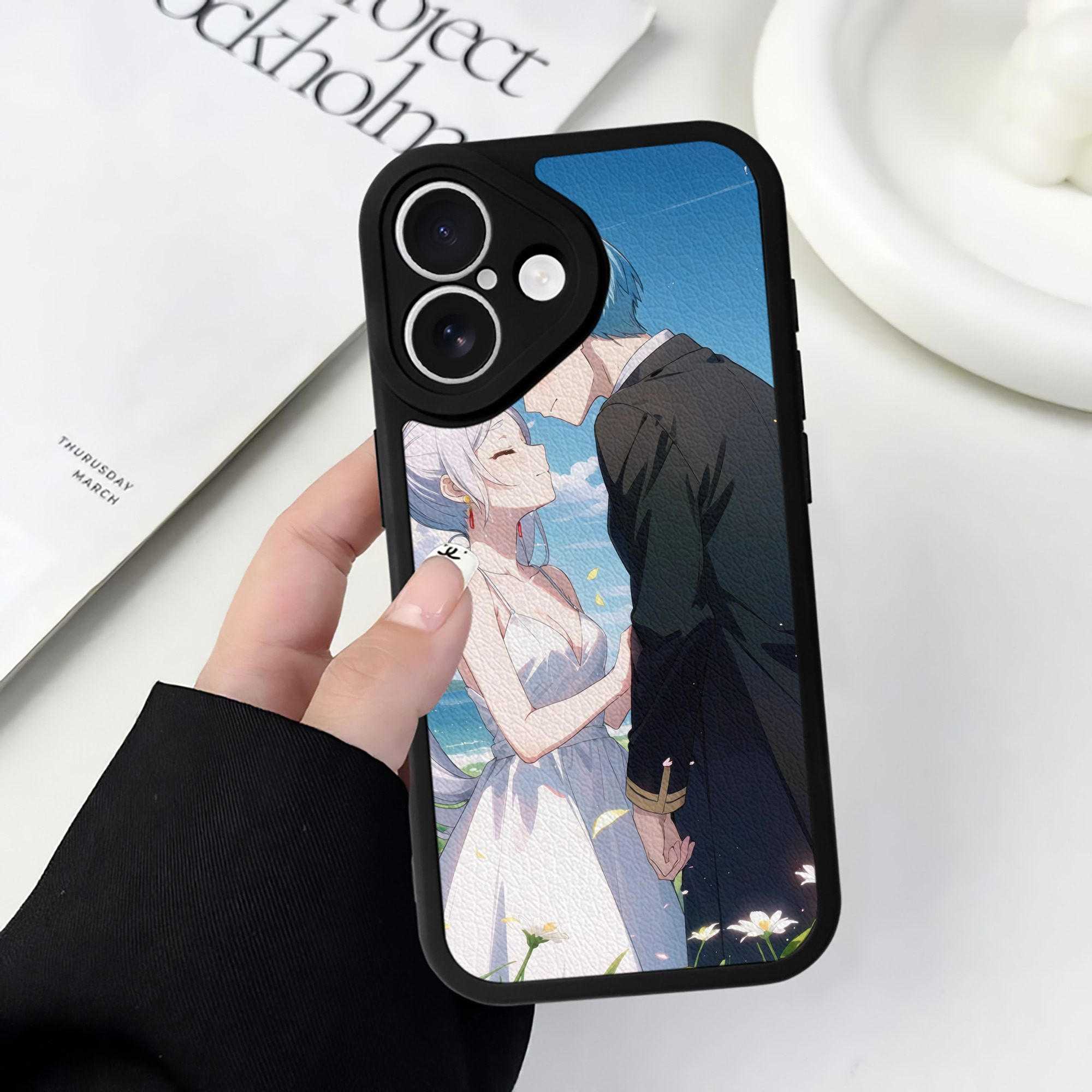 （画像用） 葬送のフリーレン Frieren 【iPhone 16シリーズ対応】シリコンスマホケース（レザー調） 材質：シリコン